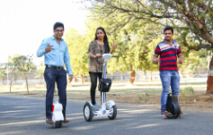 Airwheel Elettrico Scooter intelligente vi offre un'escursione di verde.