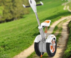 Airwheel fa uso corretto degli smartphone in suo scooter auto-bilanciamento intelligente.