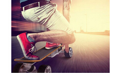 Rispetto alle vetture alimentate a gas, skateboard elettrico Airwheel è un veicolo verde.