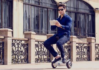 Per i riferimenti di altre persone, vediamo come scooter elettrico Airwheel inserire nella loro vita.