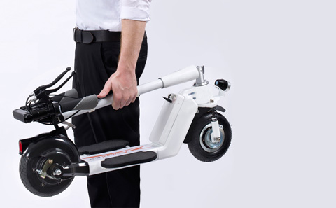 I piloti possono facilmente smontare e sostituire la batteria di Airwheel Z5 2 ruote scooter elettrico. 