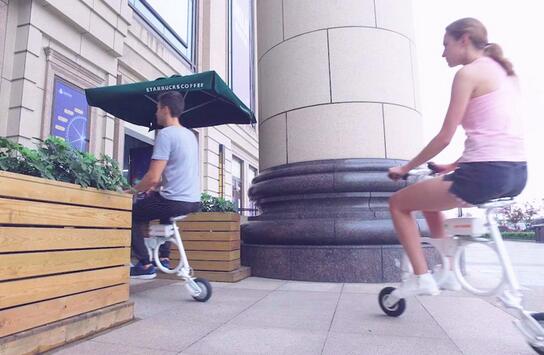 Además, el scooter de tamaño pequeño y fácil de manejar, puede correr por las calles con flexibilidad. Airwheel hace su viaje fácil y relajado.