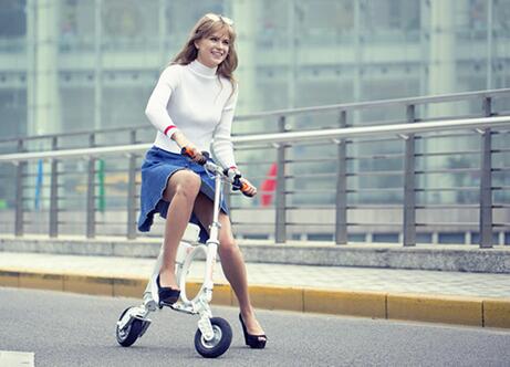 Bici pieghevole elettrica Airwheel E3 crea una nuova moda.