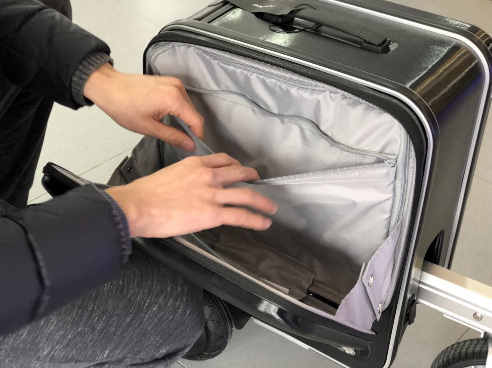 Airwheel SE3 Tech Luggage